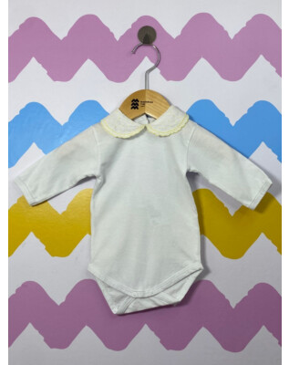 Body branco manga longa gola bordada |3-6 meses .