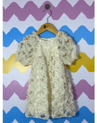 Vestido off-white com texturas   | Zara | 2-3 anos