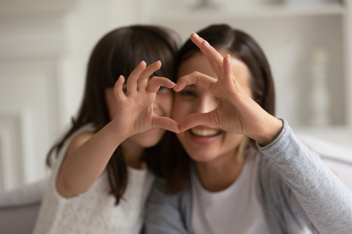 Ser mãe de menina: dicas de criação e os desafios únicos